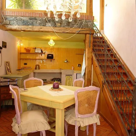בית נופש Holiday Villetta Cristallo ואראצה